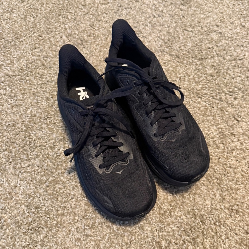 Hoka Clifton 10 running shoes 7.5B black active athletic performance gym workout